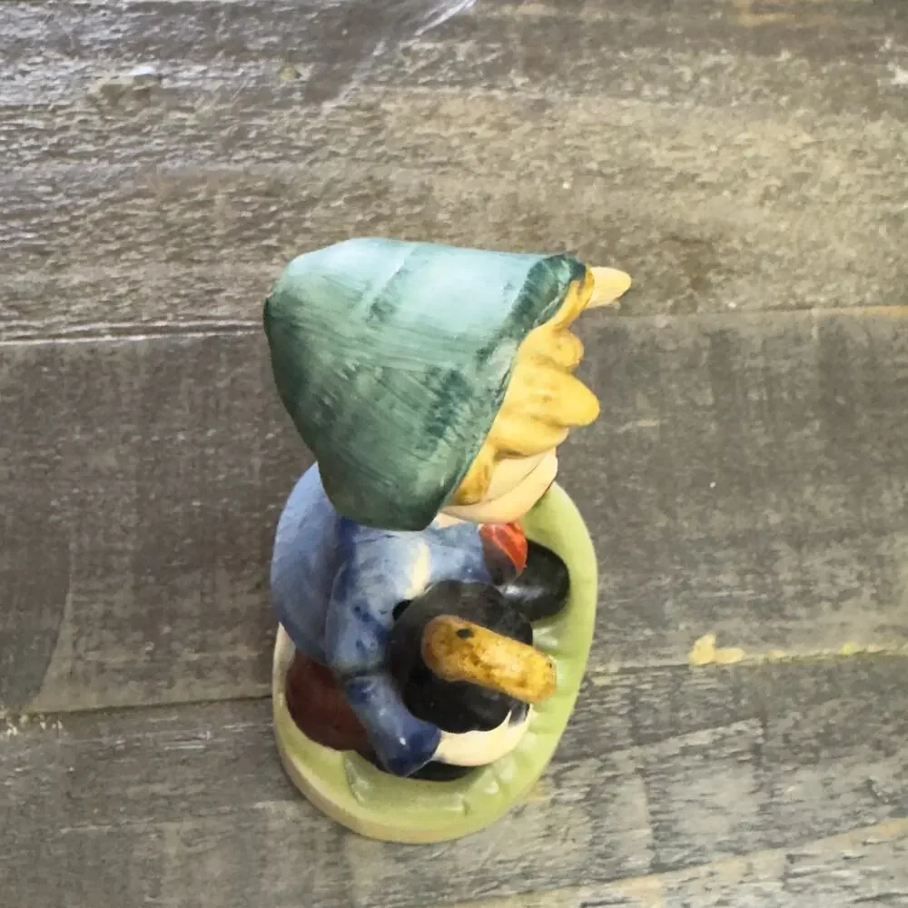 Vintage Inarco Figurine Boy With Umbrella # E4713‎ 3.5